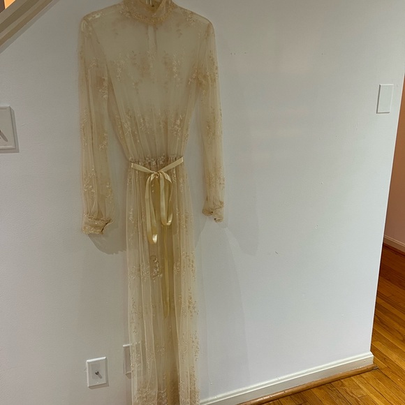 Vintage Lace Dress. - Picture 2 of 6